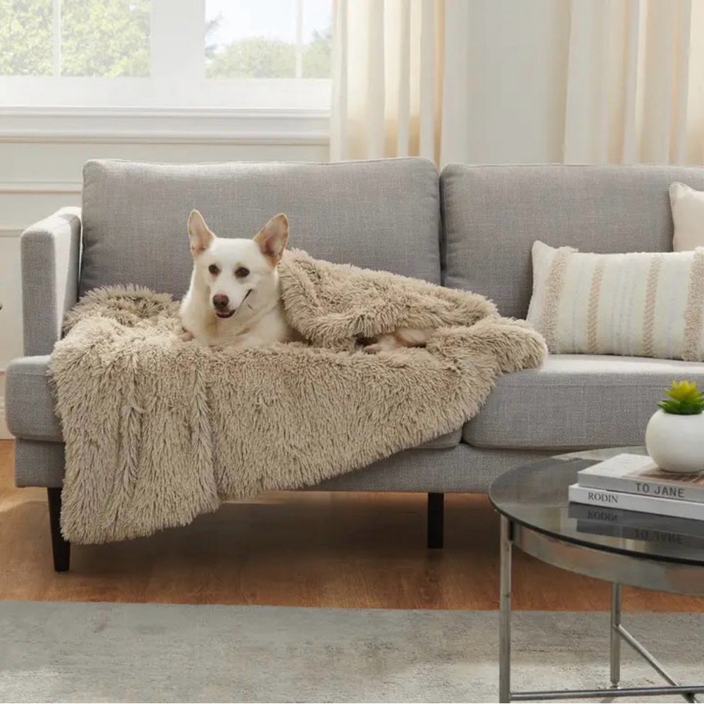 BEST FRIENDS BY SHERI BLANKET SHAG TAUPE 40X50